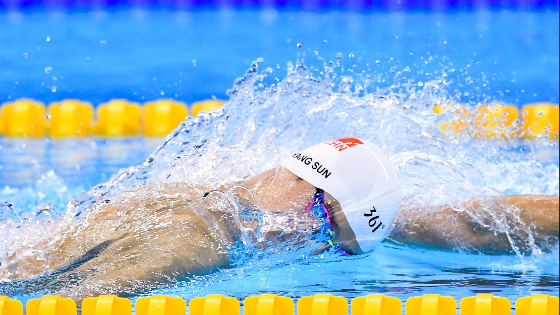 Uzi迎来七赛季高光表现，巴塞罗那球迷沸腾！